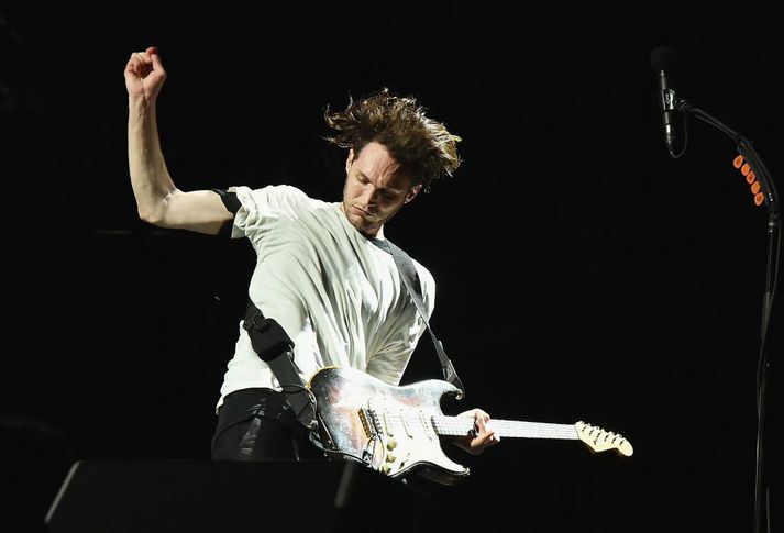 Josh Klinghoffer á tónleikum með Red Hot Chili Peppers árið 2017.