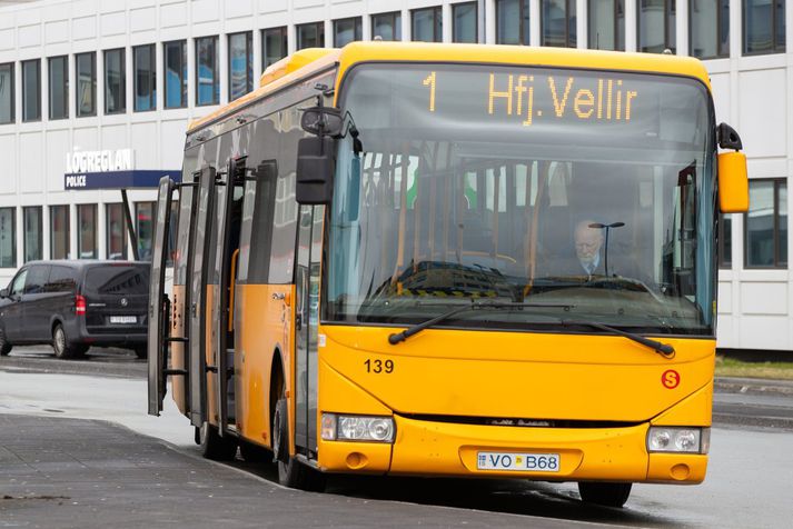 Strætó fær undanþágu frá tveggja metra reglunni frá og með mánudeginum.