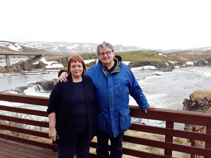 Steinar Berg Ísleifsson og Ingibjörg Pálsdóttir í Fossatúni telja sig hafa orðið af milljónaviðskiptum vegna sölu Veiðifélags Grímsár og Tunguár á gistingu.