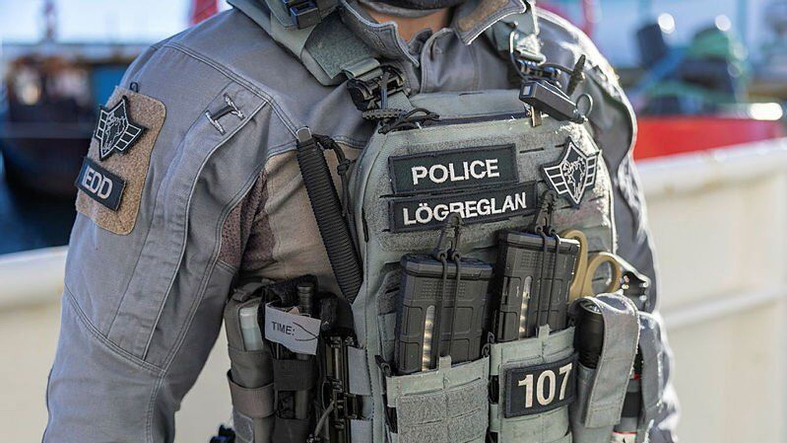 Einn hand­tekinn í um­fangs­mikilli lögregluaðgerð á Akur­eyri