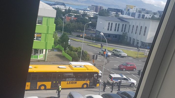 Lögreglan stöðvaði vagninn við gatnamót Laugavegar og Katrínartúns um klukkan 10 í morgun.