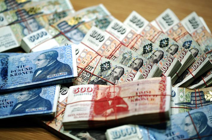 Maðurinn reyndi að greiða með fölsuðum tíu þúsund króna seðili á skemmtistað í miðbæ Reykjavíkur í nótt.