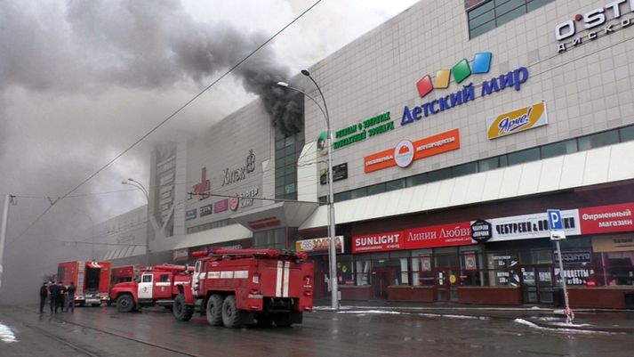 Að minnsta kosti 37 létust í eldsvoðanum.