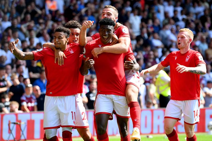 Leikmenn Nottingham Forest fagna marki Taiwo Awoniyi