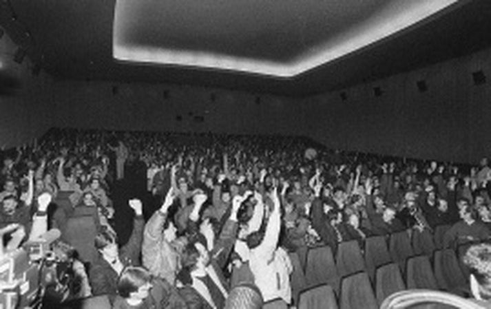 Verkamannafélagið Dagsbrún fundar í Austurbæjarbíó í mars 1988.