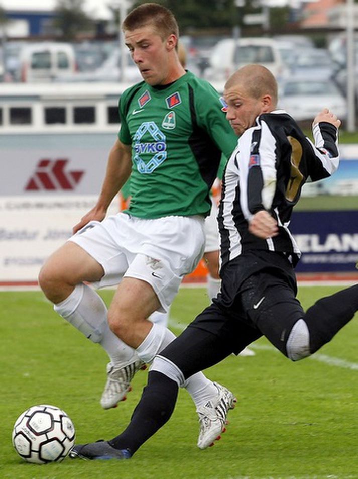 Blikinn Guðmundur Kristjánsson og KR-ingurinn Óskar Örn Hauksson.