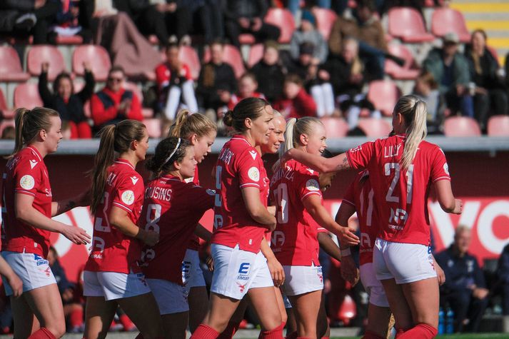 Jasmín Erla Ingadóttir skoraði þrjú mörk í fyrstu fjórum leikjum Bestu deildarinnar en hefur verið frá í smá tíma. Hún kom sterk inn af bekknum í kvöld og skoraði tvö mörk. 