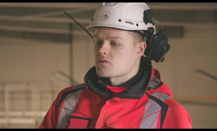 Viðtalið við rafvirkjann Oliver Heiðarsson var tekið í nýja landeldinu sem er í byggingu í Vestmannaeyjum. 