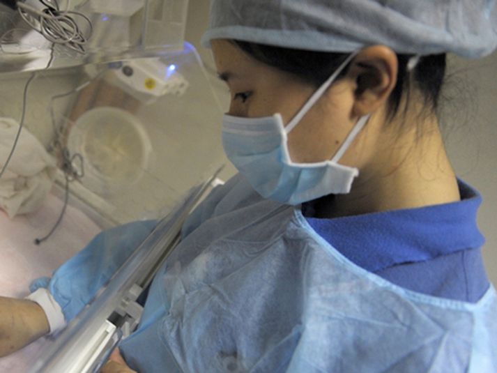 Börnin fóru í hitakassa. Mynd/ AFP.