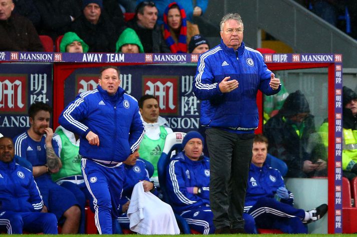 Hiddink gefur skipanir á hliðarlínunni í dag.
