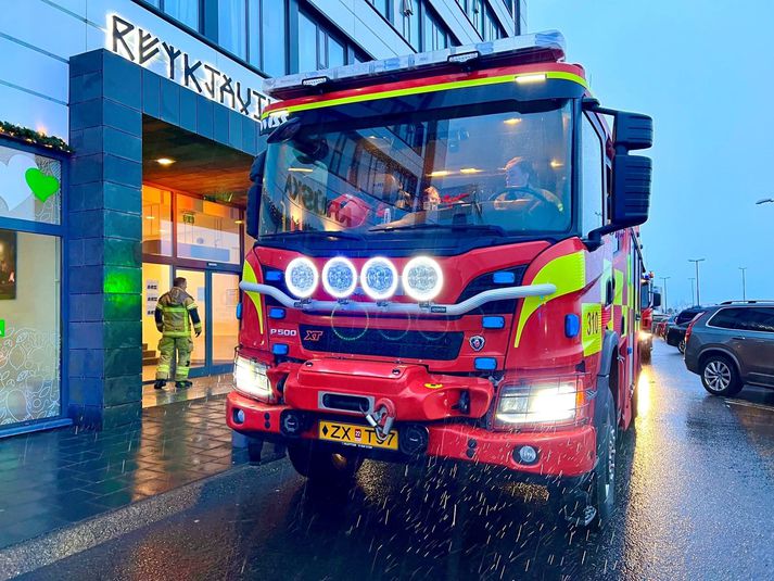 Talsverður viðbúnaður var við Suðurlandsbraut 12 fyrir stuttu.