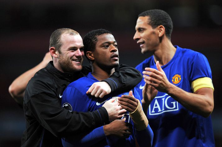 Evra vill vinna félaga sína Rooney og Rio í úrslitum HM.