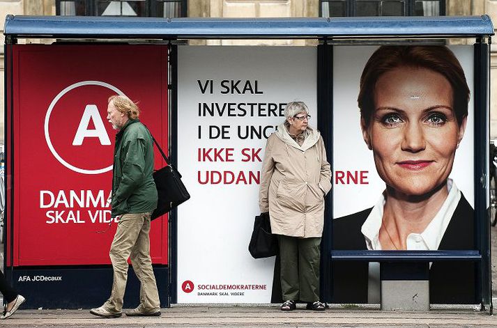 Helle Thorning Schmidt, leiðtogi Sósíalistaflokksins, er áberandi á kosningaspjöldum í Kaupmannahöfn.nordicphotos/AFP