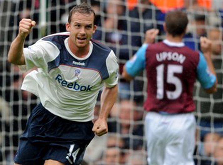 Kevin Davies fagnar fyrsta marki leiksins