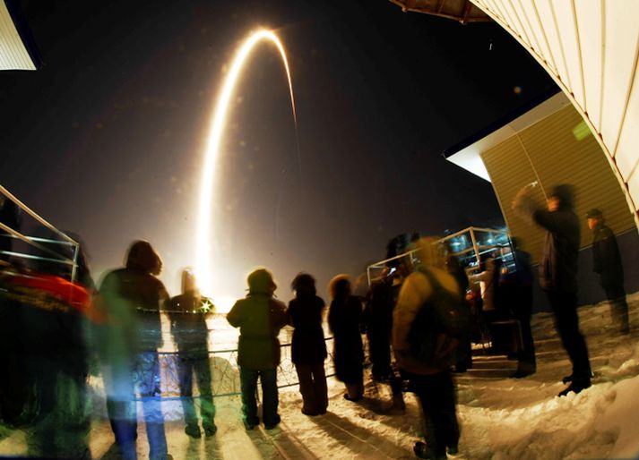 Með löngum lýsingartíma má sjá ferðalag Soyuz-eldflaugarinnar. Myndin var tekin við skotpallinn í Baikonur.