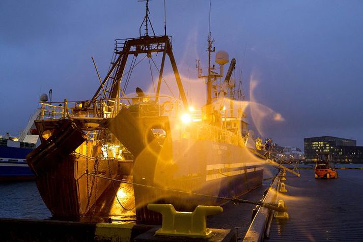 Seint verður sagt að sjávarútvegsráðherra sé kominn í var með frumvarp sitt um fiskveiðistjórnun. Óvíst er hvort það verður lagt fram á yfirstandandi þingi.