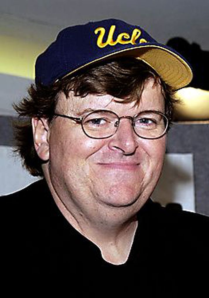 Michael Moore leikstjórinn hefur unnið mál sitt gegn bandarískum hermanni.