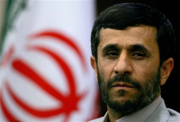 Ahmadinejad heldur fast við kjarnorkuáætlun Írans.