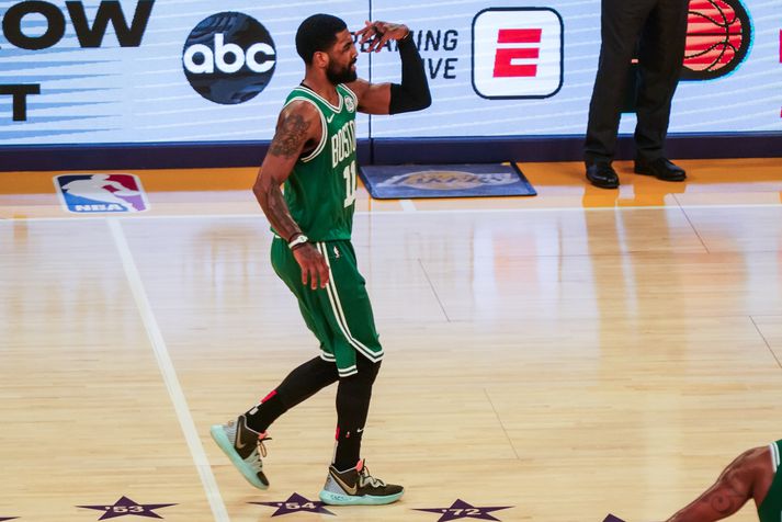 Kyrie Irving var stigahæstur Boston-manna gegn LA Lakers.