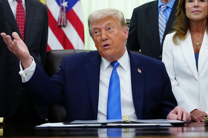 Donald Trump segir að yfirtaka Bandaríkjanna á olíuframleiðslu í Venesúela hafi reynst báðum ríkjum vel. Nú segist hann ætla að taka yfir framleiðslu olíu og jarðgass í Íran.