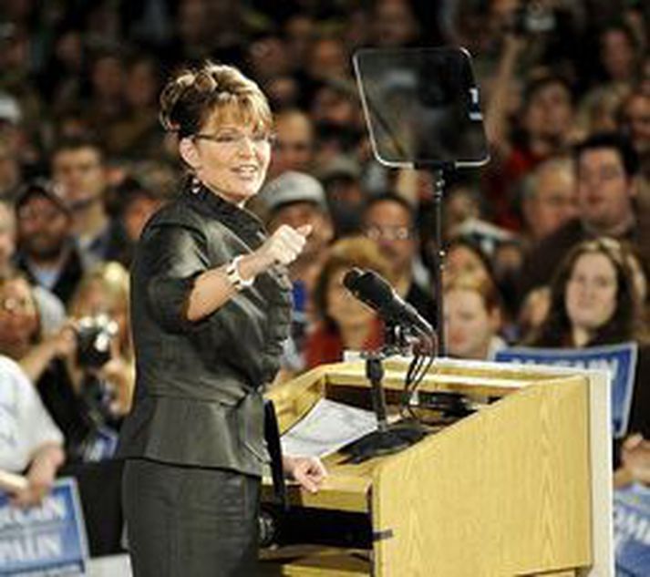 Sarah Palin í framboðsslagnum í fyrrahaust. Mynd/AP