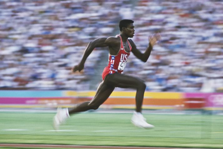 Carl Lewis í langstökkskeppninni á Ólympíuleikunum í Los Angeles árið 1984.