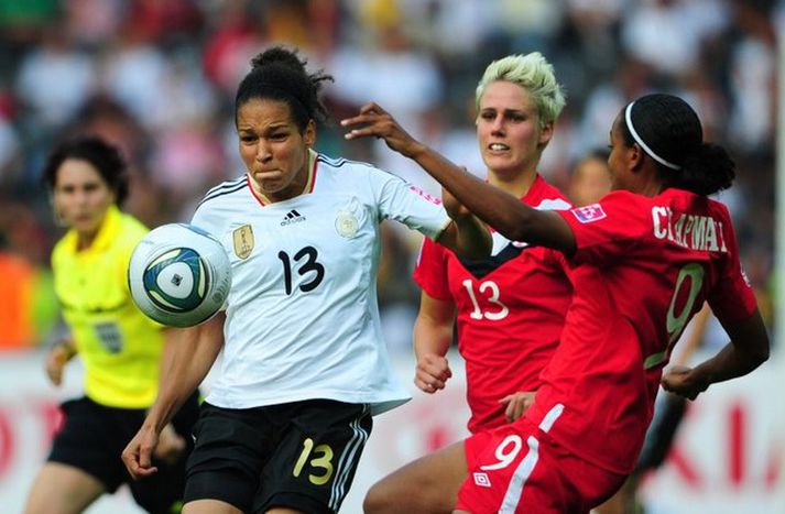 Celia Okoyino da Mbabi lék gríðarlega vel í liði Þýskalands og skyggði hún algjörlega á Birgit Prinz sem lék við hlið hennar í framlínunni.