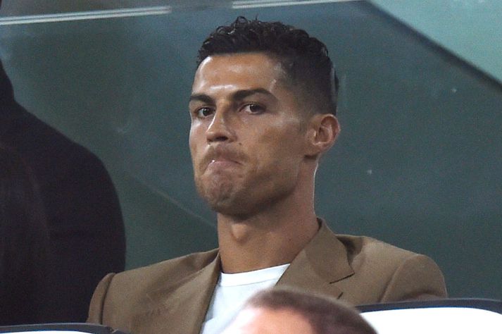 Ronaldo í stúkunni á leik Juve og Young Boys í gær. Hann var í leikbanni.