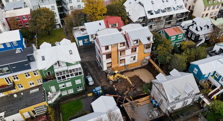Íbúar við Grettisgötu kvarta sáran yfir hljóðmengun sem fylgja framkvæmdunum.