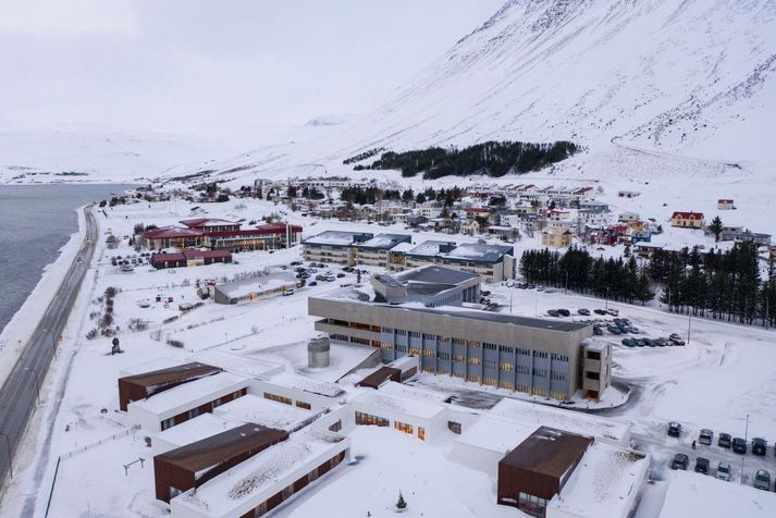 Frá Ísafirði. Um var að ræða þrjú hús fyrir botni Skutilsfjarðar.