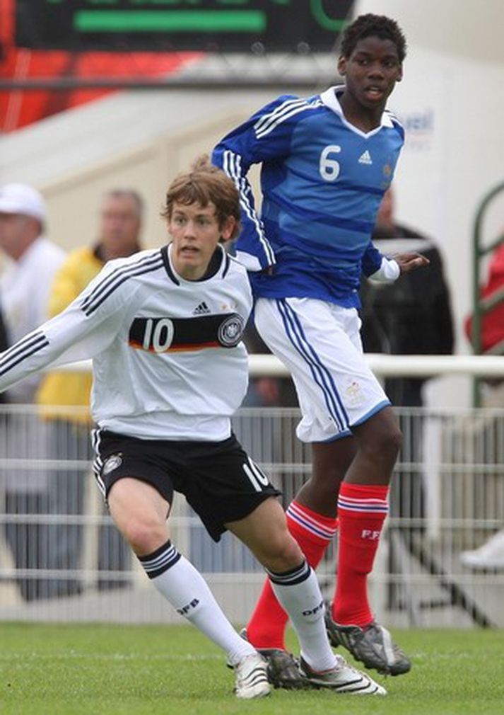 Paul Pogba, til hægri, í leik með franska U-16 landsliðinu í apríl síðastliðnum.