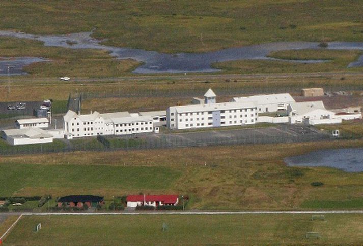 Til stendur að koma fyrir gervigrasvelli á Litla Hrauni. Mynd/ Rósa.