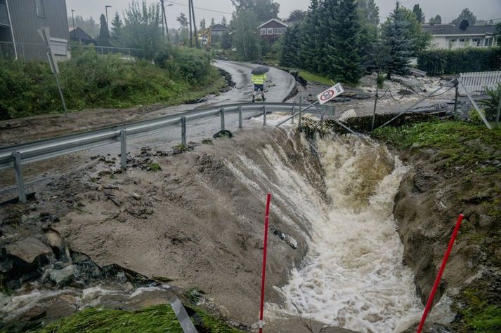 Flætt hefur yfir bakka lækja og áa í Noregi, meðal annars í bænum Gran í suðausturhluta landsins.