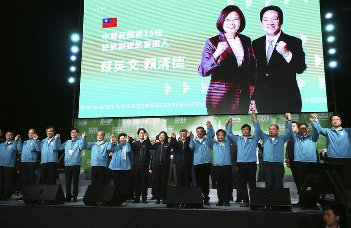 Tsai Ing-wen, sitjandi forseti Taívan, vann yfirburðasigur í forsetakosningum þar í landi í dag.