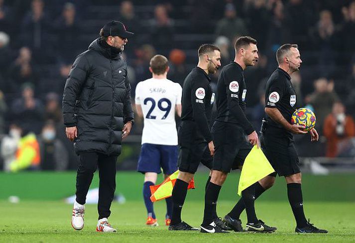 Klopp átti mörg samtöl við dómarateymið í dag.