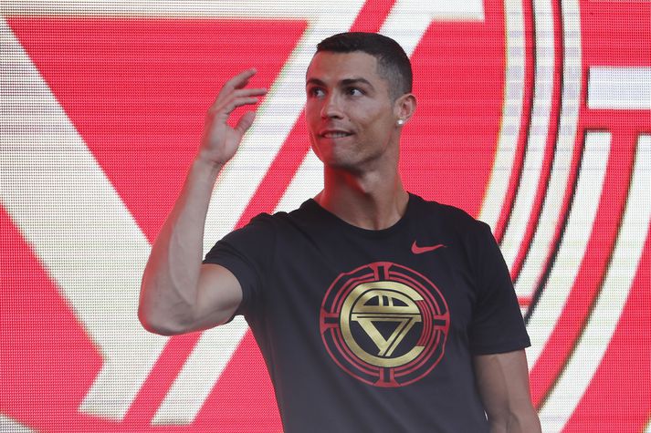 Cristiano Ronaldo flaug til Kína eftir að hann var kynntur til leiks hjá Juventus.