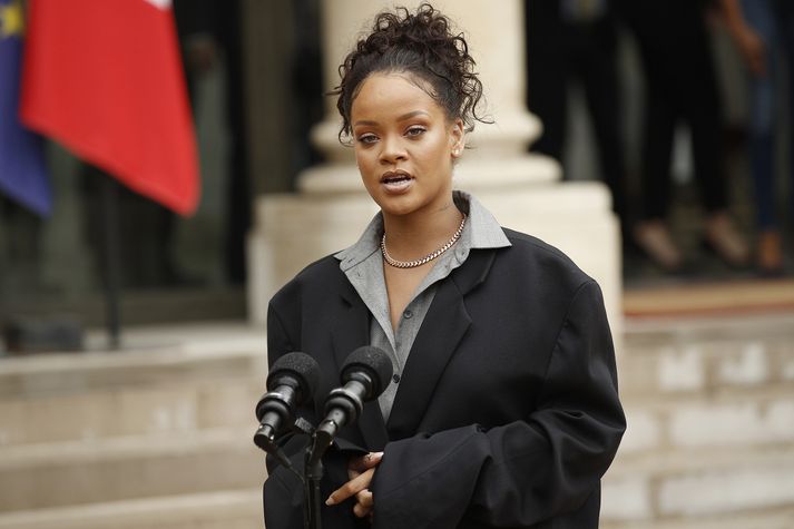 Söngkonan Rihanna er ekki ánægð með Snapchat.