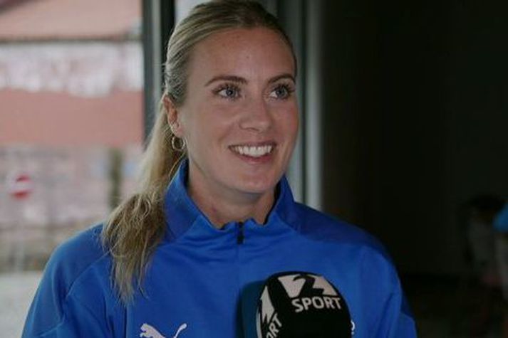 Berglind Björg Þorvaldsdóttir kom ásamt liðsfélögum sínum í landsliðinu til Porto í gær eftir æfingar í Algarve síðustu daga. Það var létt yfir henni þegar hún ræddi við fjölmiðla á hóteli landsliðsins.