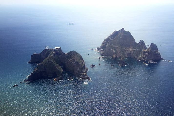 Japanar kalla þær Takeshima en Kóreumenn Dokdo.