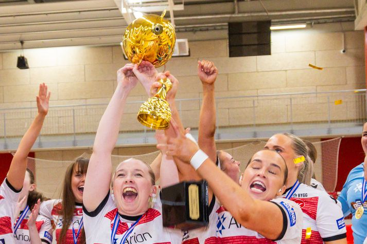 Bikarinn hrundi bara í sundur. 