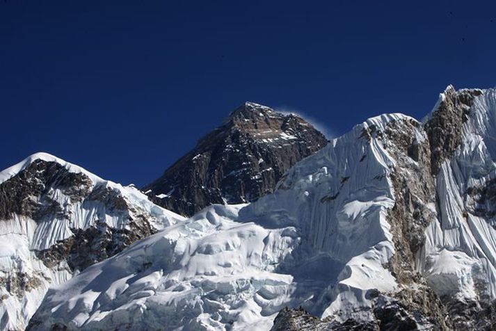 Aukið eftirlit með ferðum upp á Everest.