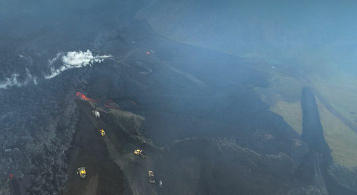 Myndin er tekin klukkan 10 í morgun og sést vel hversu vel hefur gengið að stöðva annan tauminn frá í gær.
