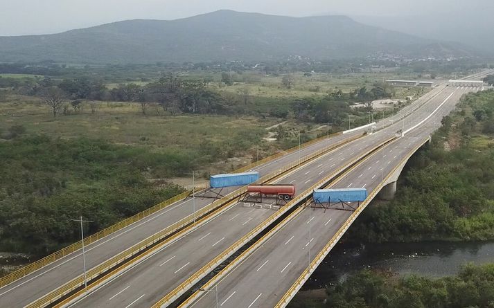 Hraðbrautin milli kólumbísku borgarinnar Cúcuta og venesúelsku borgarinnar Ureña.