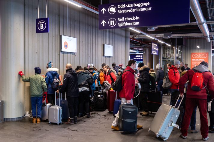 Starfsmennirnir unnu störf tengd flugöryggisþjónustu, m.a. í Reykjanesbæ.