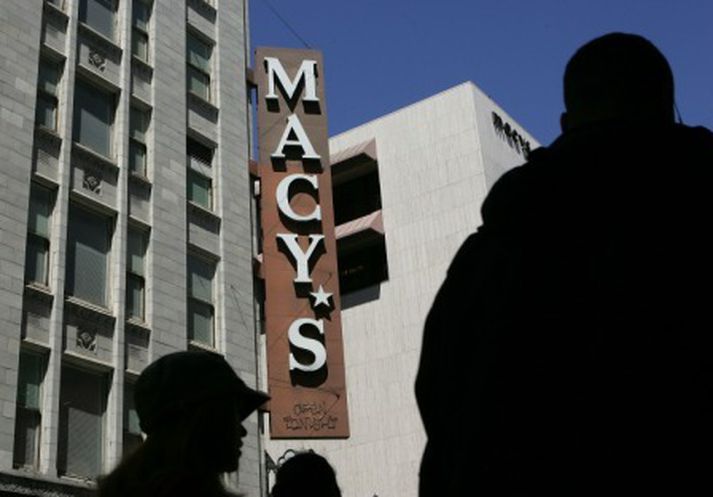 Ein verslana Macy's í Bandaríkjunum. Stjórnendur verslunarinnar telja líkur á að einkaneysla muni dragast saman vestanhafs á næstunni.