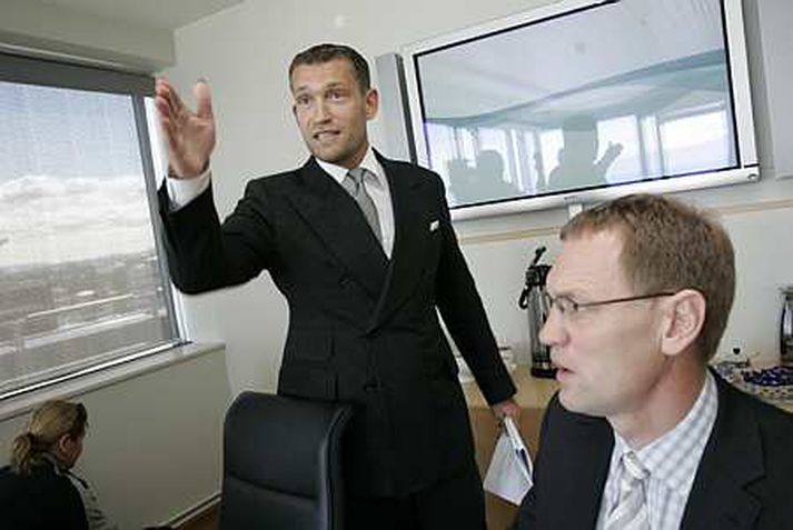 Björgóflur Thor og Friðrik Jóhannsson tala viðskiptamál.