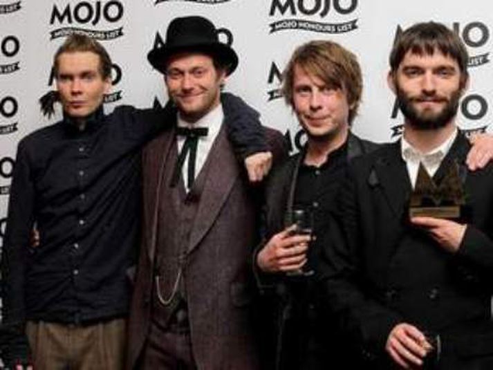 Strákarnir í Sigur Rós með Mojo-verðlaunin sem þeir fengu fyrir frammúrskarandi framlag sitt til tónlistarheimsins.
nordicphotos/getty