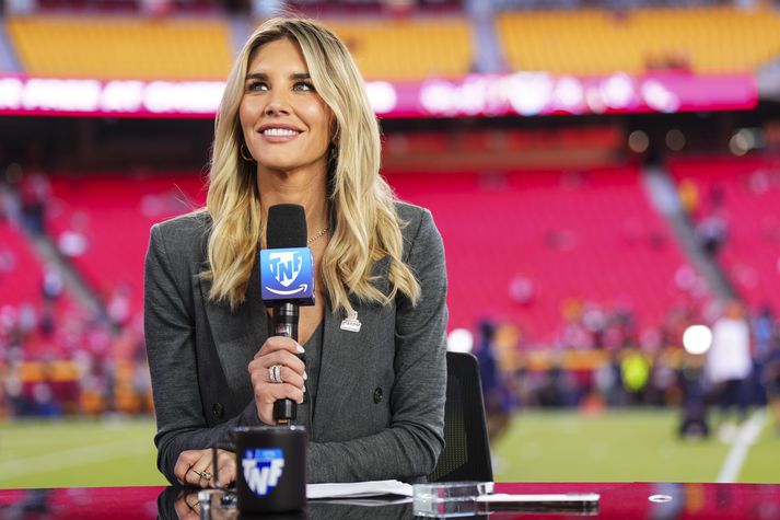 Charissa Thompson er þekkt sjónvarpskona í Bandaríkjunum vegna umfjöllunnar sinnar um NFL deildina.