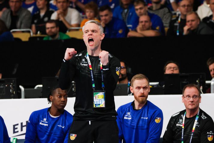 Snorri Steinn Guðjónsson bauð upp á áherslubreytingar í leik íslenska liðsins í leiknum gegn Þjóðverjum í gær. Leitað var í grunninn og er Snorra Steini hrósað fyrir það.