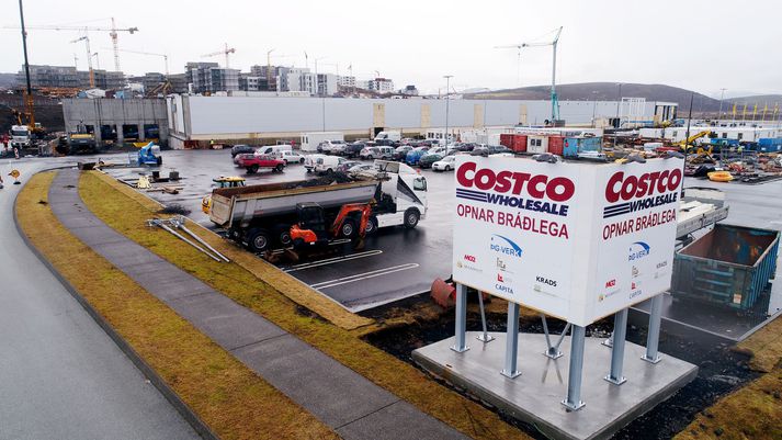 Verktakar ÞG Verks undirbúa nú opnun Costco.